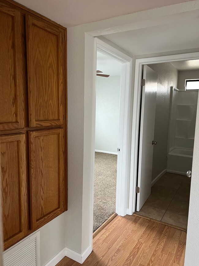 Building Photo - Please contact Vaughn Realty to set up an ...