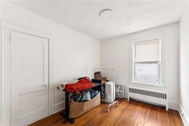 Building Photo - 19 Vale St