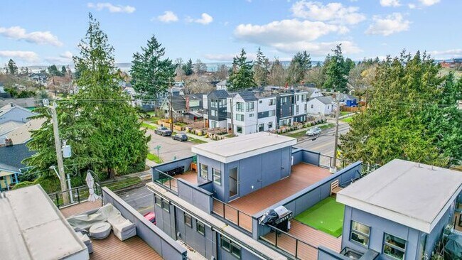 Building Photo - Stunning AIR CONDITIONED Alki Townhome w/ Rooftop Ocean View