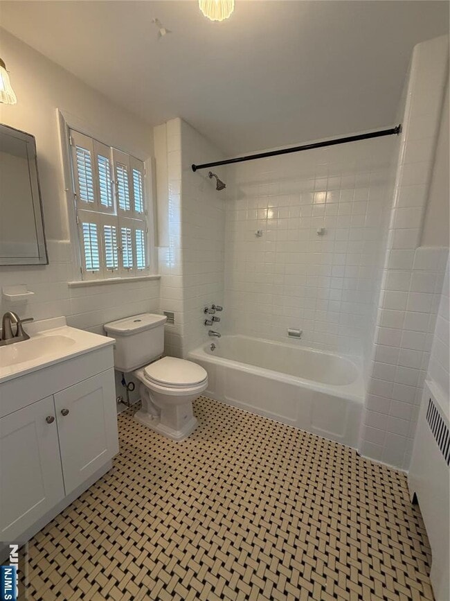 Building Photo - 364 Owen Ave