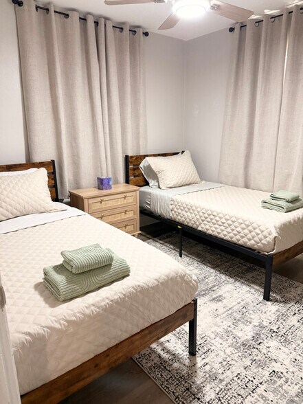 Building Photo - 2743 34th Ave N