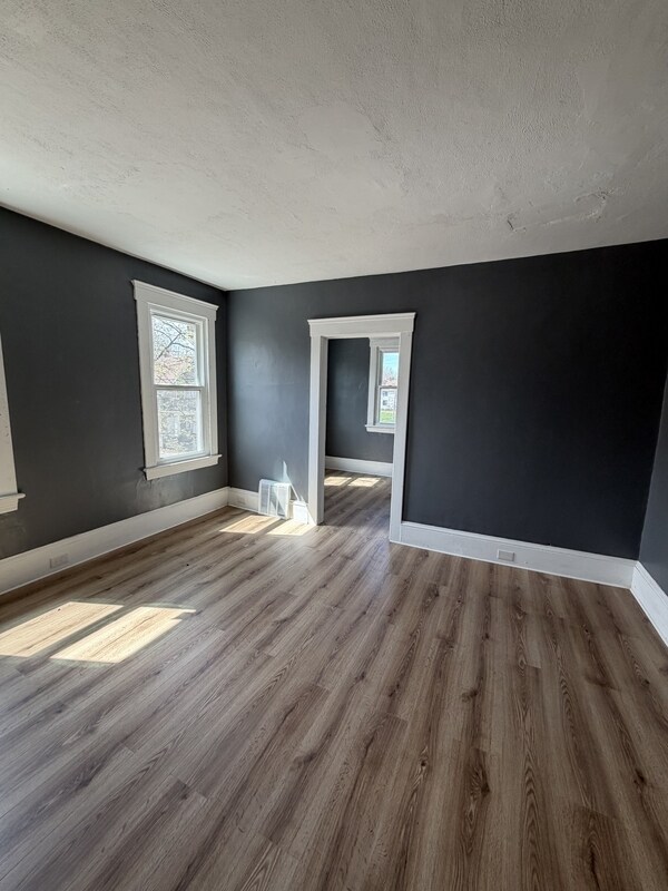 Building Photo - 1137 E 66th St