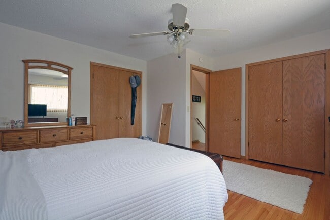 Building Photo - Charming 3 Bed, 1.5 Bath Home in Richfield – Private Yard, Garage & Prime Twin Cities Access
