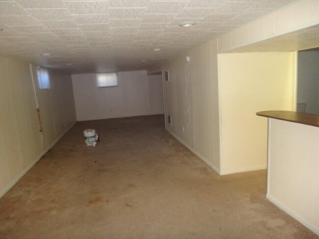 Building Photo - Great 3 bedroom with full basement!