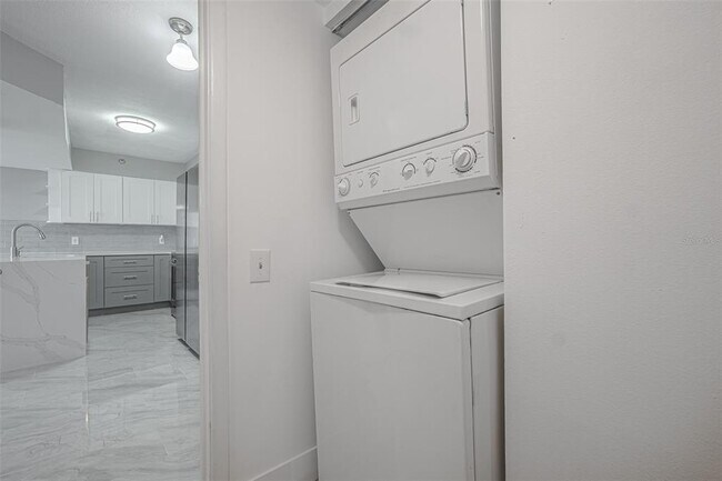 Building Photo - 2333 Feather Sound Dr