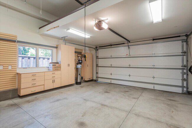 Building Photo - Wow! What a Great Home!