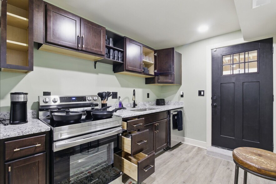 Building Photo - 1232 W Lombard St