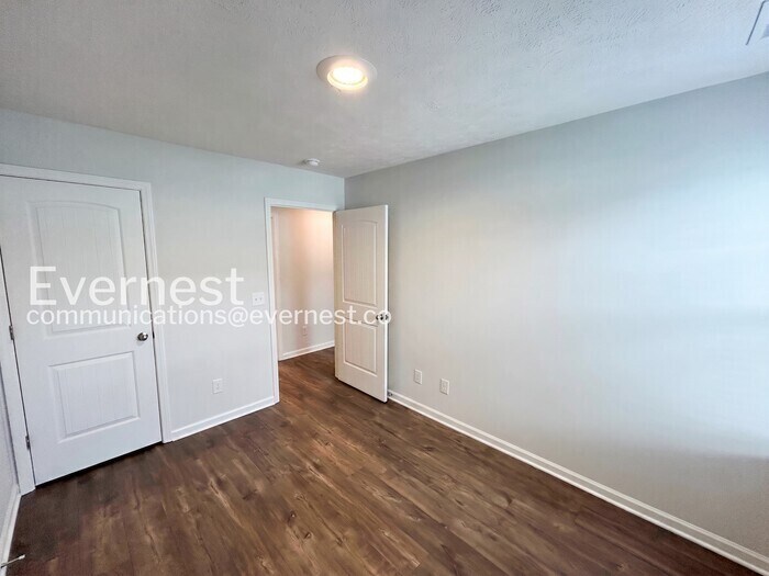 Building Photo - 305 Raines Ct