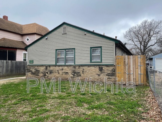 Building Photo - 1909 N Jeanette Ave
