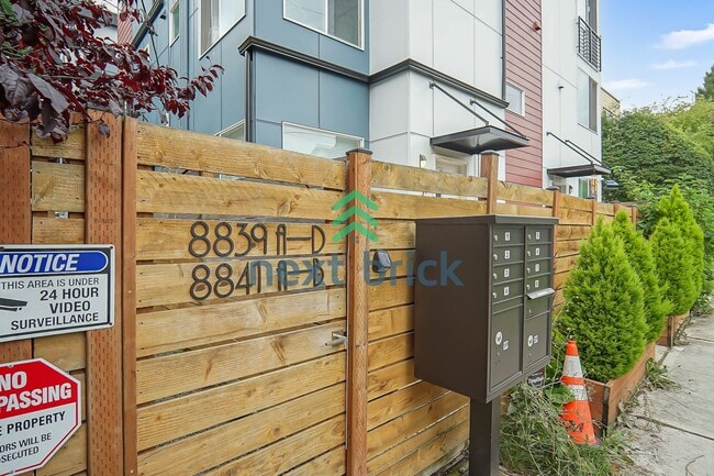 Building Photo - 2 BED & 2 BATH TOWNHOME FOR RENT