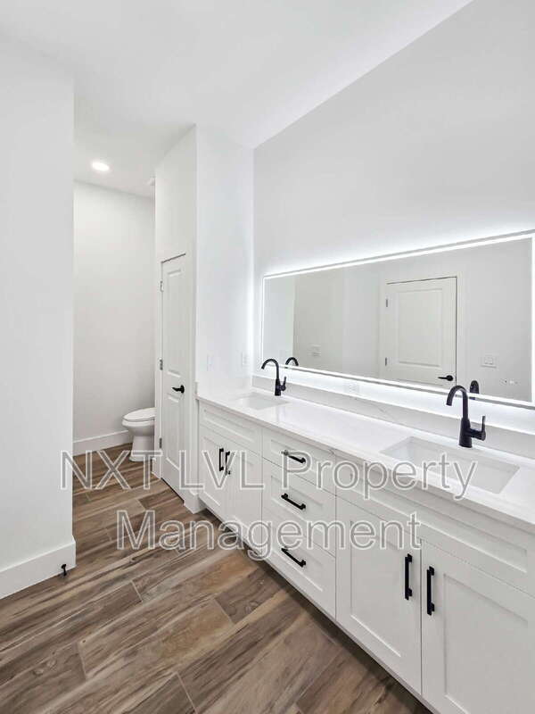 Building Photo - 4113 Kismet Pkwy W