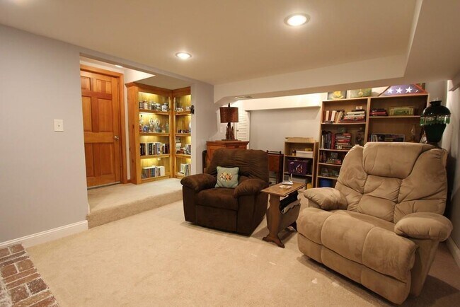 Building Photo - 192 Wellman Ave