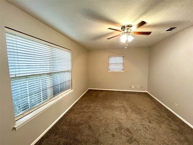 Building Photo - 1408 Kiowa Dr
