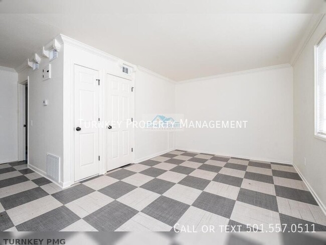 Building Photo - Great new Apartment in MacArthur Park Area...