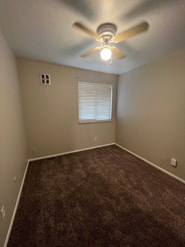 Building Photo - 3 Bedroom Condo in Cinnimon Courtyards