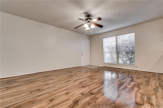 Building Photo - 8801 Piney Point Dr