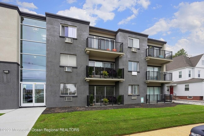 Building Photo - 21 Leroy Pl