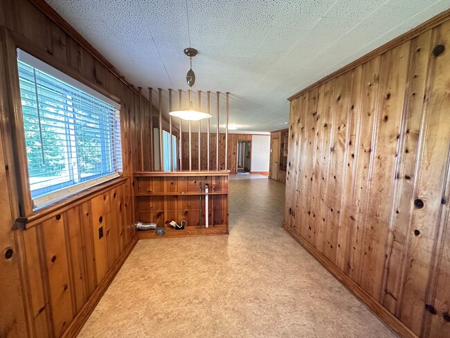 Building Photo - Graham area