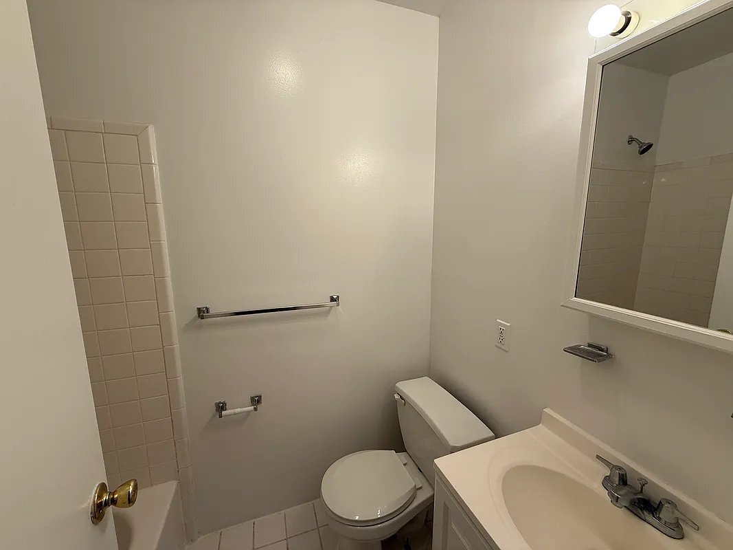 Building Photo - 628 Tenth Avenue