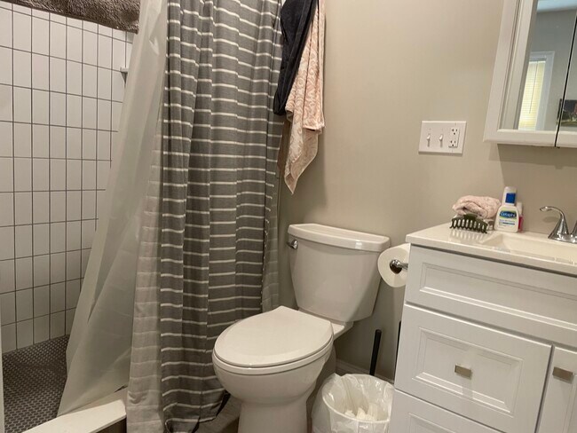 Building Photo - 60 Foster St