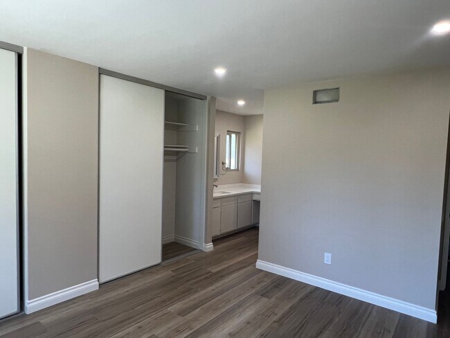 Building Photo - The Popular El Dorado model updated in Leisure Village
