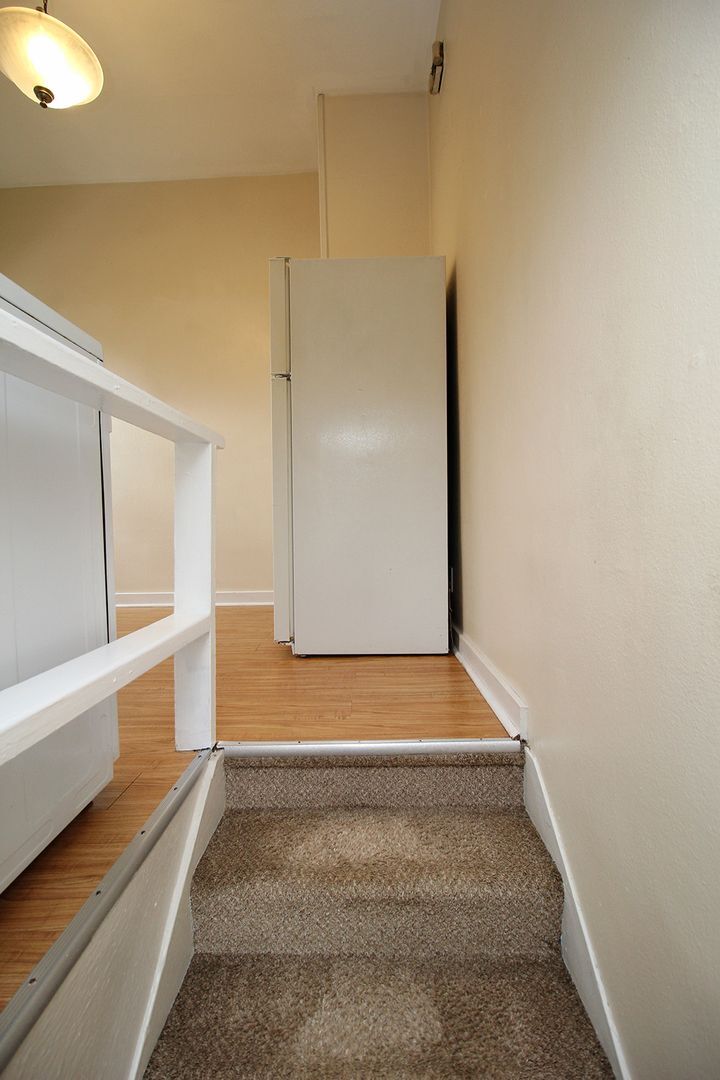 Building Photo - 7630 SE Woodstock Blvd