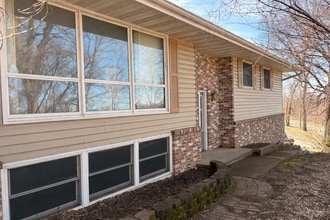 Building Photo - Spacious 3-Bed 3-Bath Clinton Home with Attached Garage!