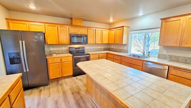 Building Photo - Beautiful 5 bed 2.5 Bath Home in Renton Highlands