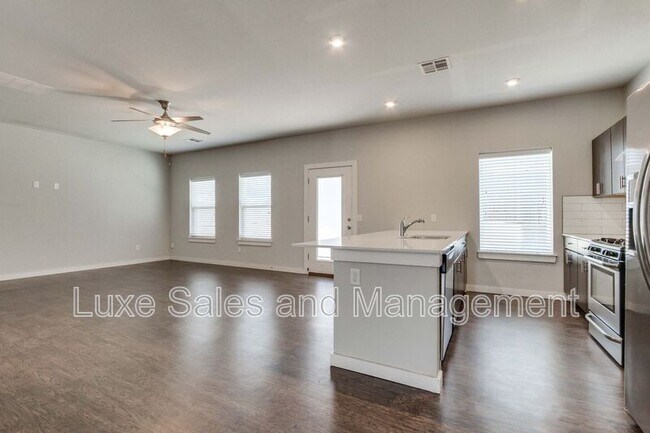 Building Photo - 17604 Sunny Hollow Rd