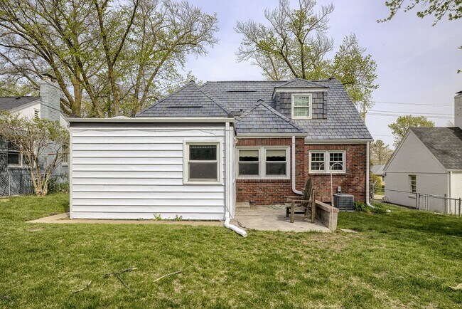Building Photo - Happy Hollow 3 Bedroom!!