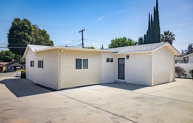 Primary Photo - 25461 Cole St