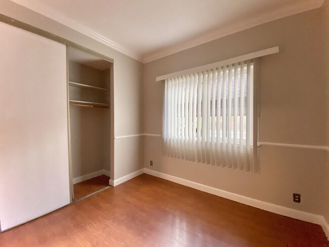 Building Photo - Adorable 2-Bedroom Condo in Newark!