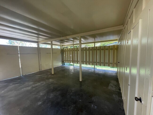 Building Photo - Beautiful 3 bedroom 2 bath home located in Southern Hills Subdivision