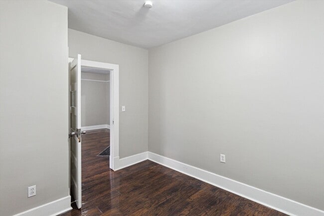 Building Photo - Large Downtown 3BR/2BR House Walking Distance to Forsyth Park