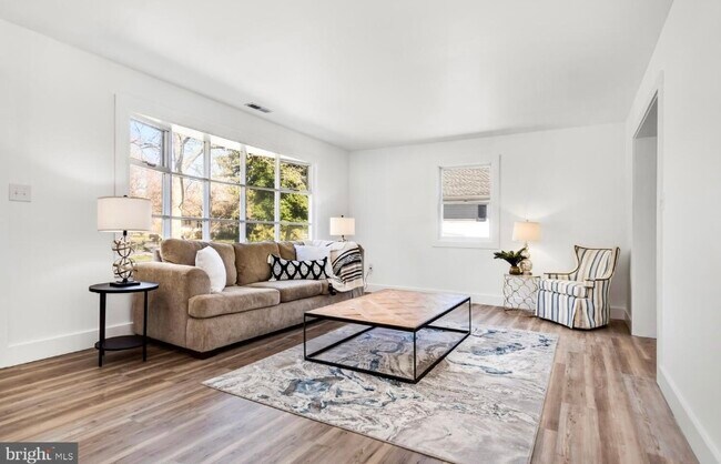 Building Photo - 28533 Edgemere Rd