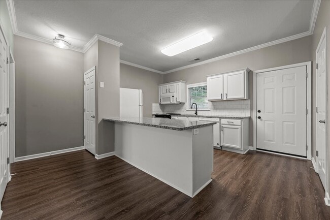 Building Photo - 27 Corinth Rd