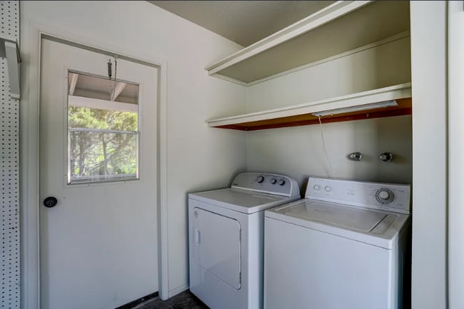 Building Photo - 3035 Pleasant Valley Cir