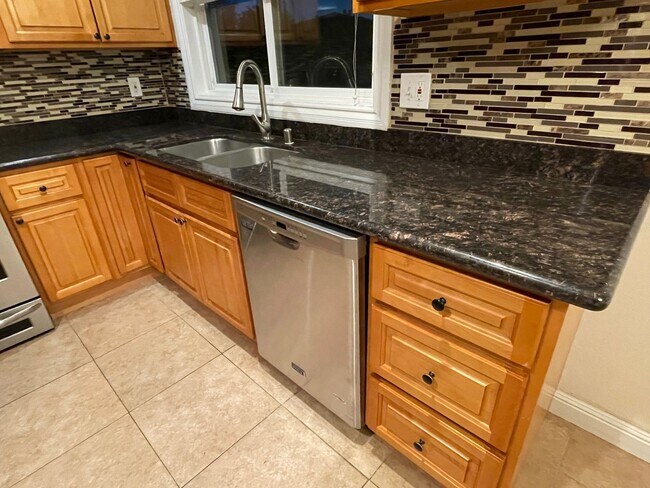 Building Photo - 1825 Stokes St