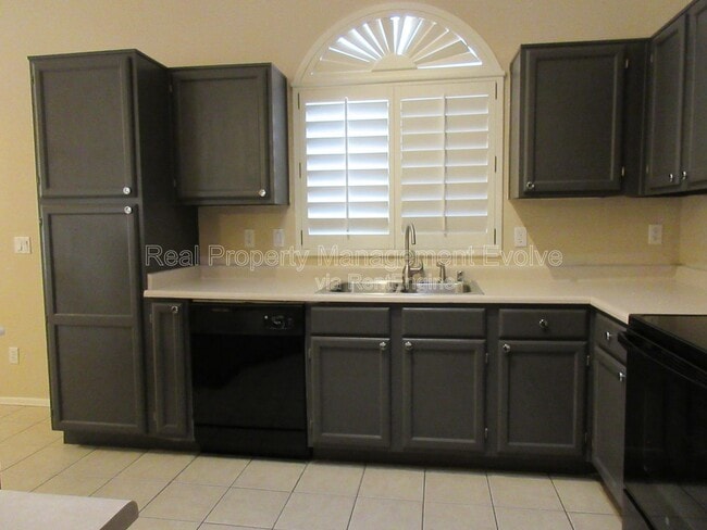 Building Photo - 1560 W Cindy St