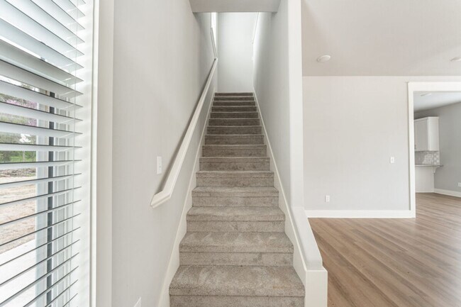 Building Photo - Beautiful New Home