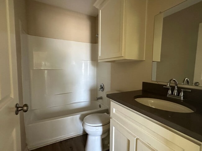 Building Photo - Ready for move in