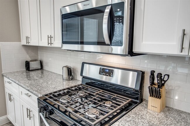 Building Photo - 1718 Lisa Ct