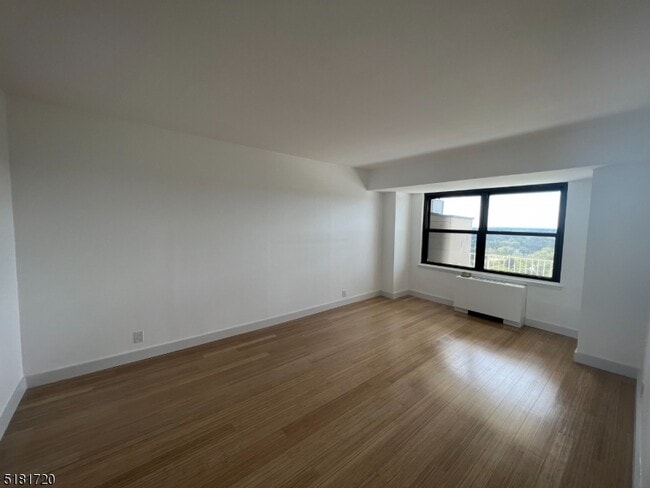 Building Photo - 285 Aycrigg Ave