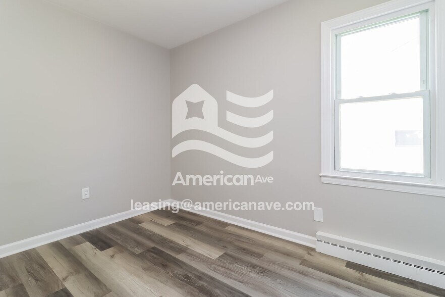 Building Photo - 465 Montana Ave