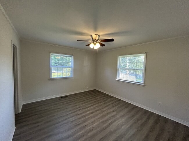 Building Photo - 3-Bedroom 2-Bathroom Home with 2 car garage  in Prime Cookeville Location!