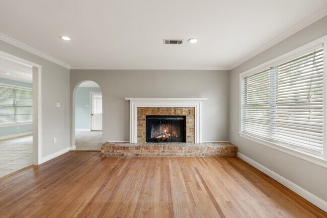 Building Photo - 9333 Walterville Rd