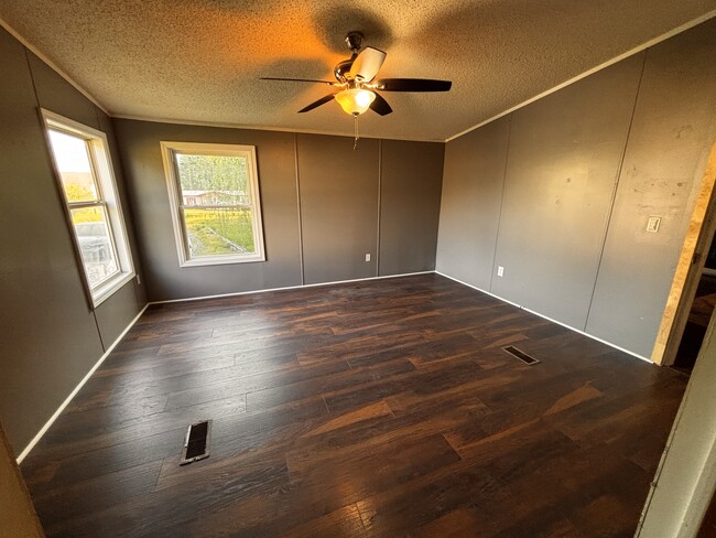 Building Photo - 136 Brown Farms Dr