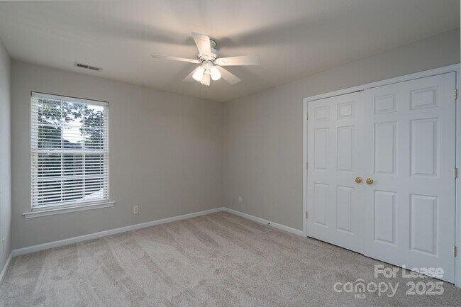 Building Photo - 604 Queenswater Ln