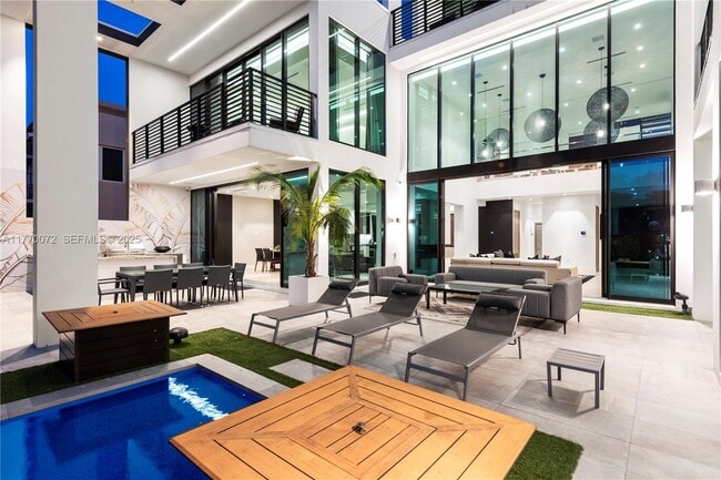 Building Photo - 1400 Bayview Dr