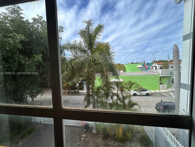 Building Photo - 2734 Bird Ave